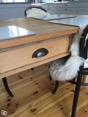 image of Vackert gammalt köksbord, - 