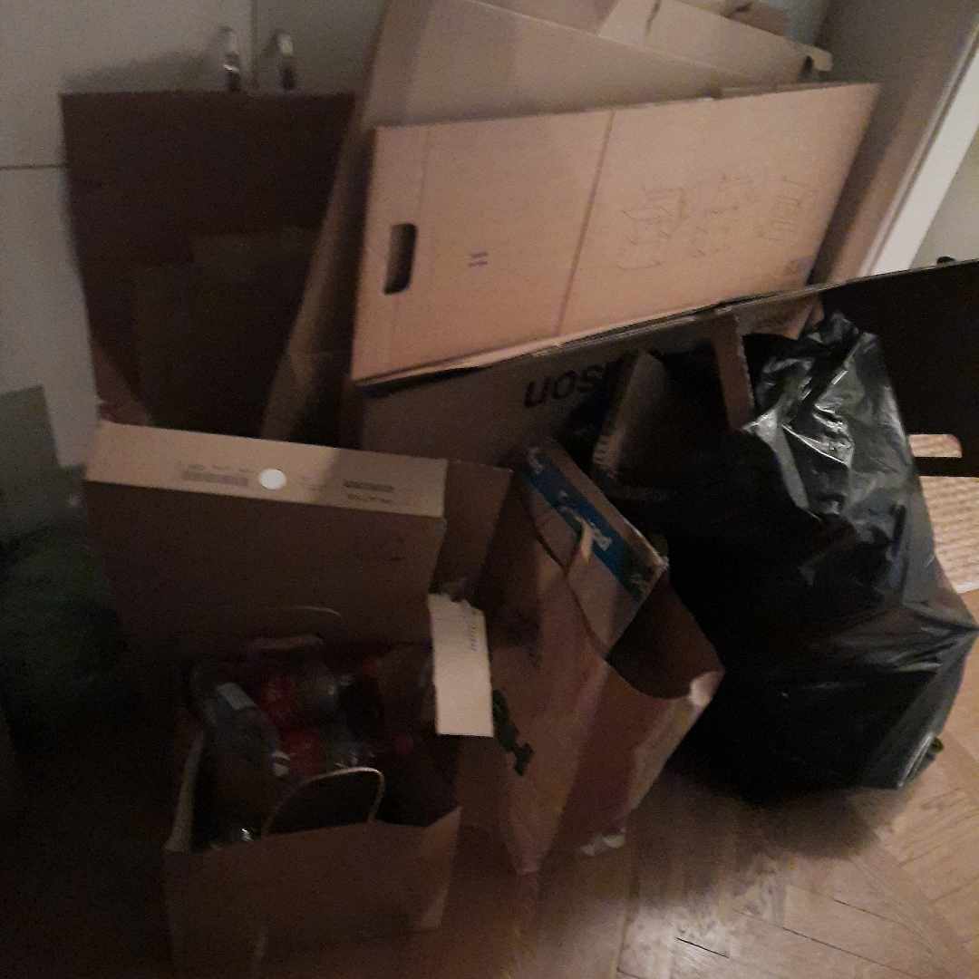 image of Kartonger och skräp - Stockholm