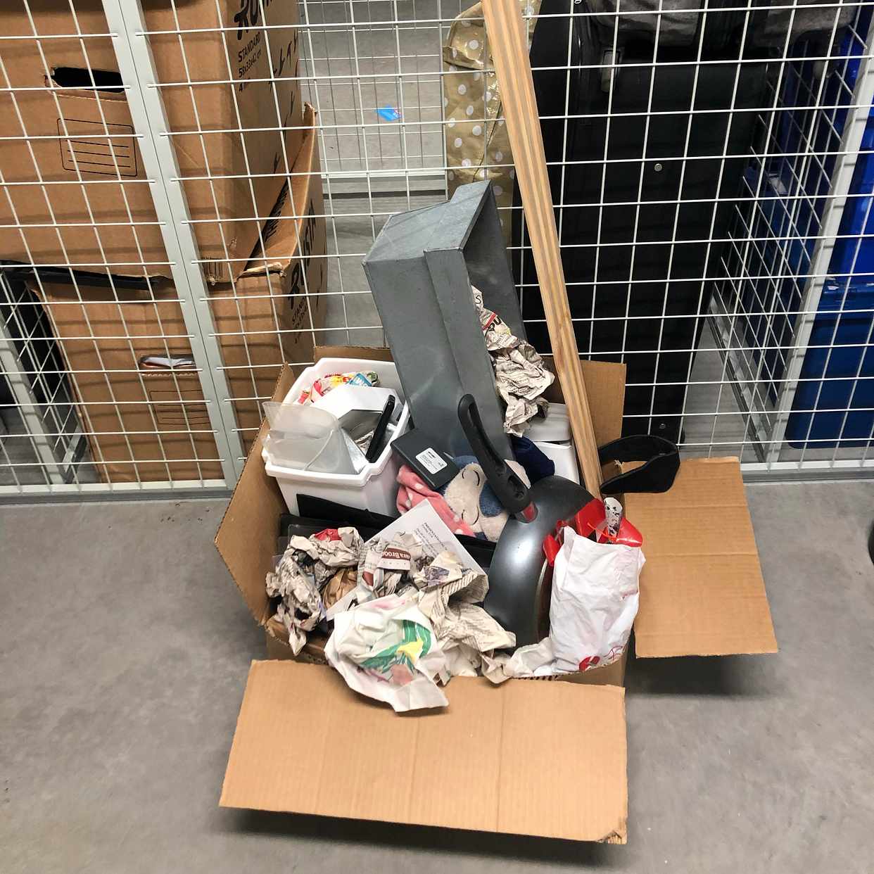image of Trash - Handen