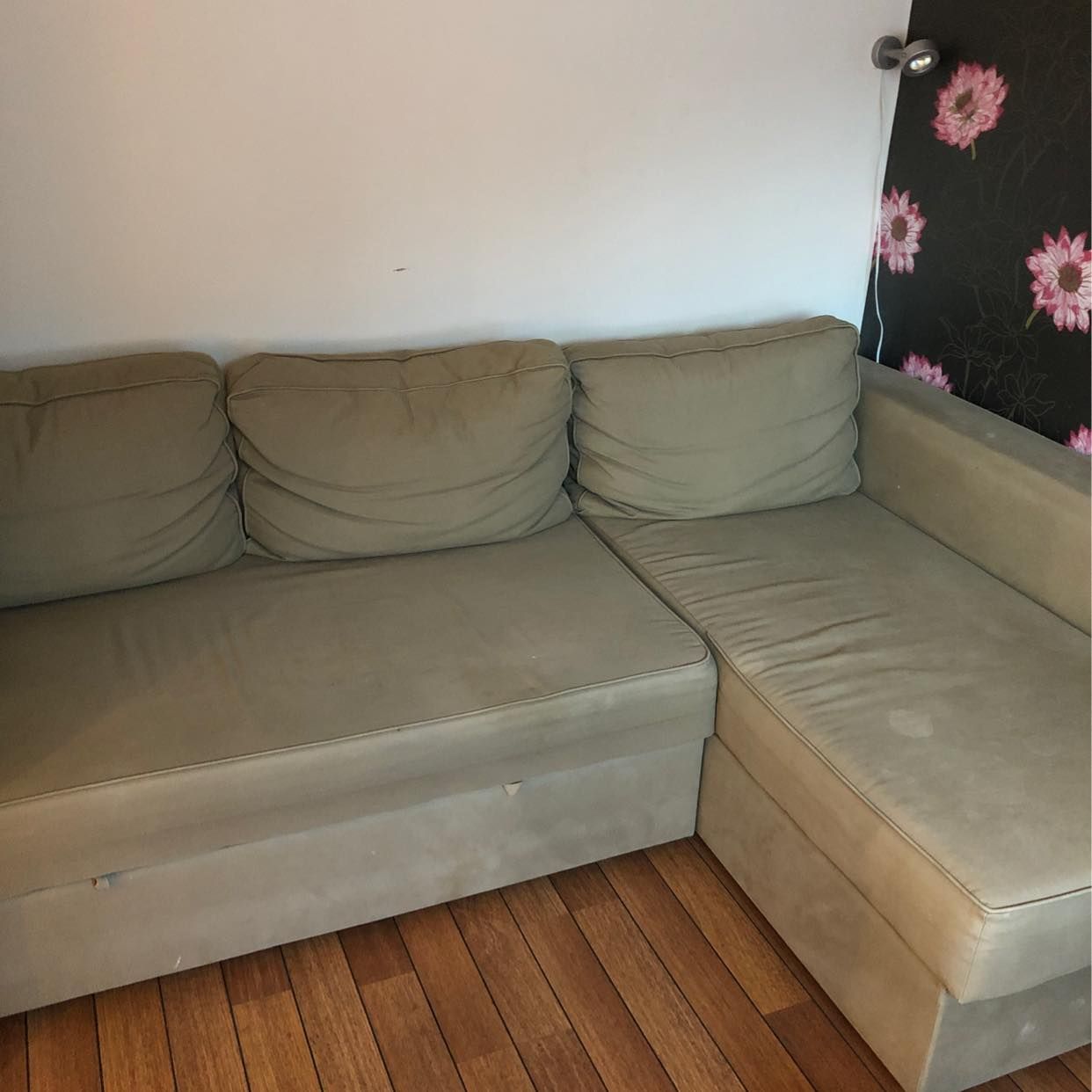 image of Bortforsling av bäddsoffa - Sollentuna