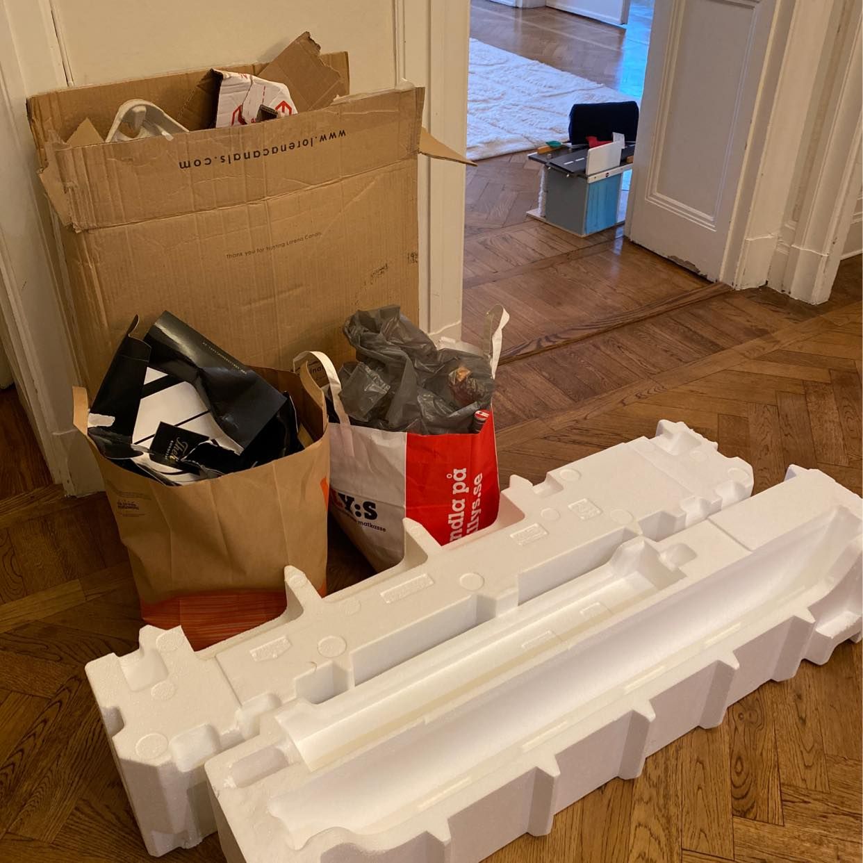 image of Kartong, glas, plast - Stockholm