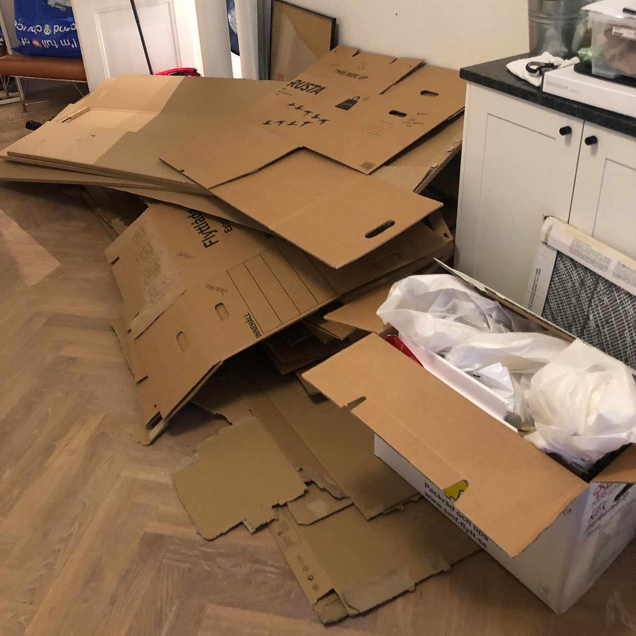 image of Remove cardboard, glass - Stockholm