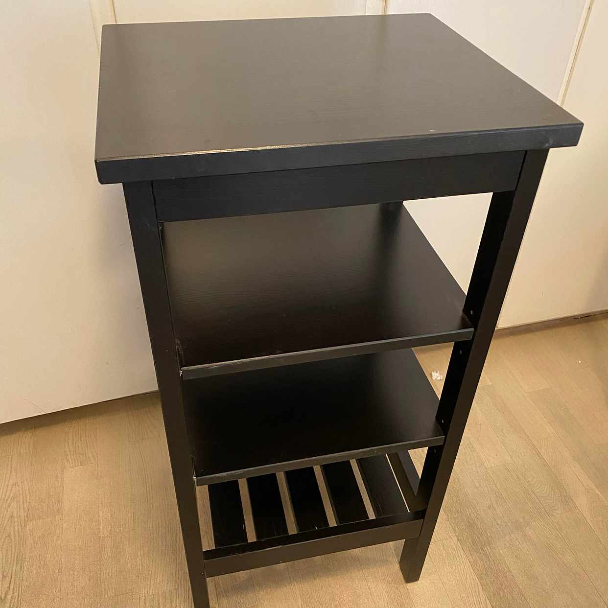 image of IKEA-möbler bortskänktes - Stockholm
