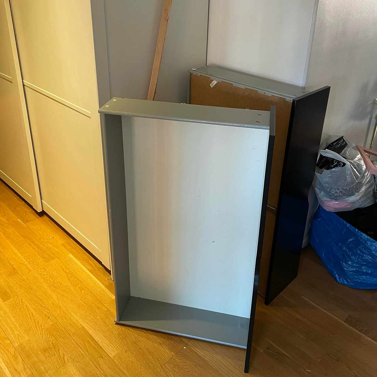 image of Kasta säng och skräp - Nacka