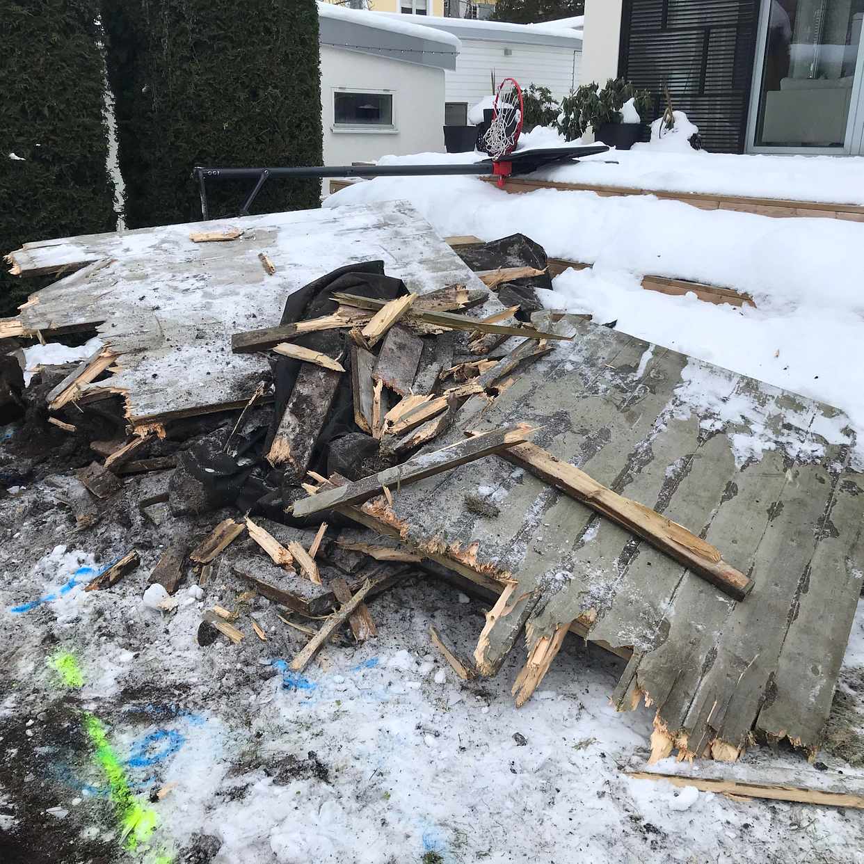 image of Rester av trädäck - Lidingö