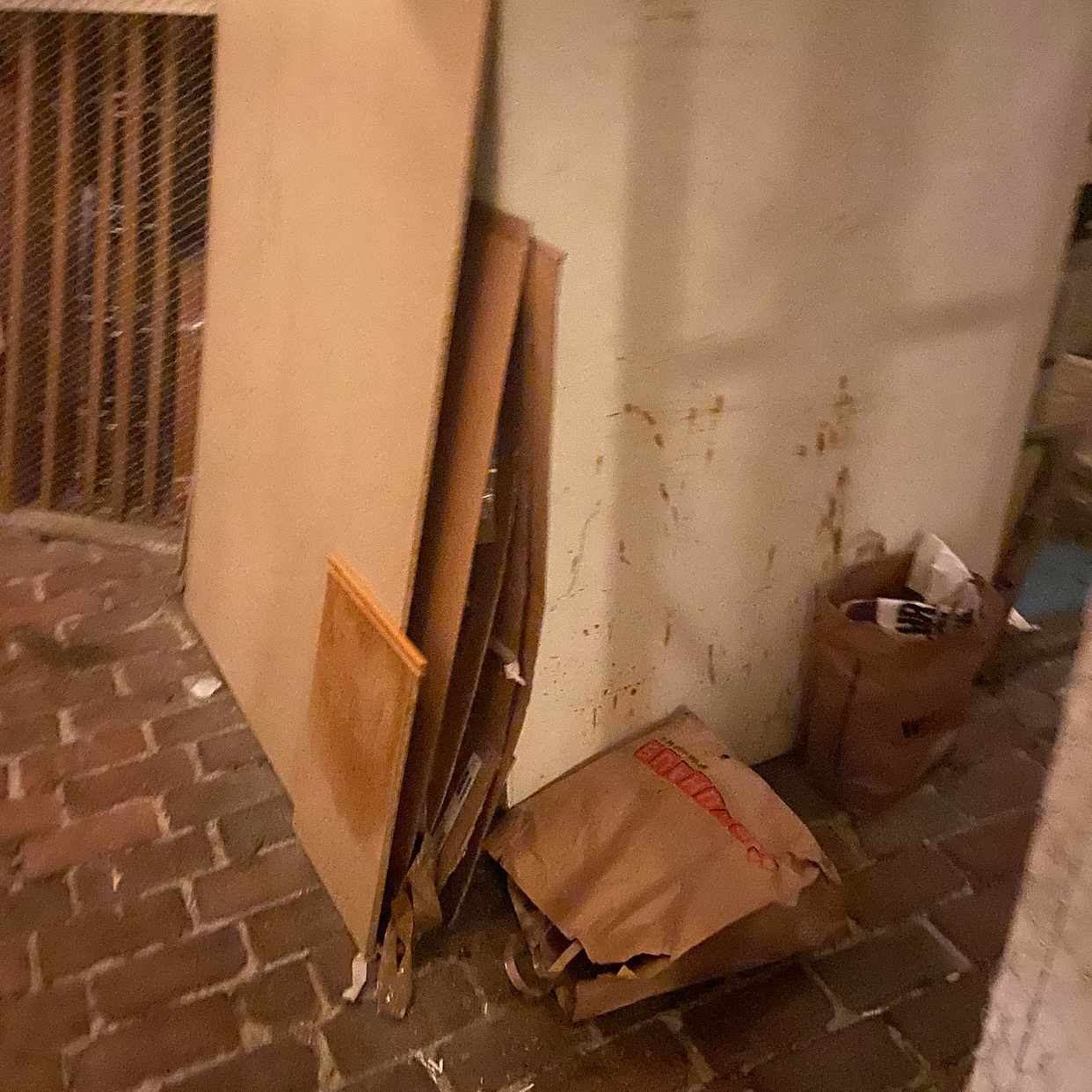 image of Slänga skräp på vinden - Stockholm