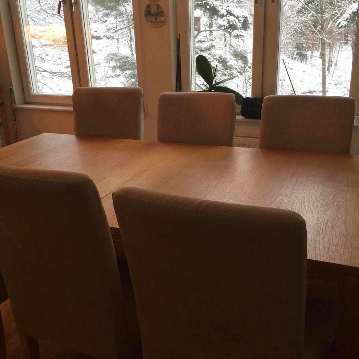image of Matbord och 8 stolar - Sollentuna