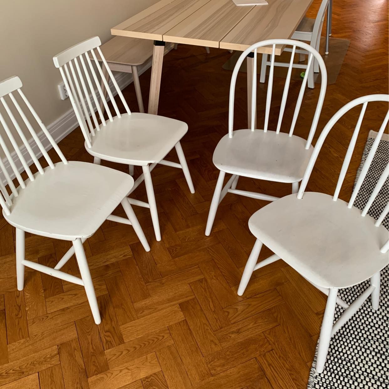 image of 4 pinnstolar bortskänkes - Stockholm