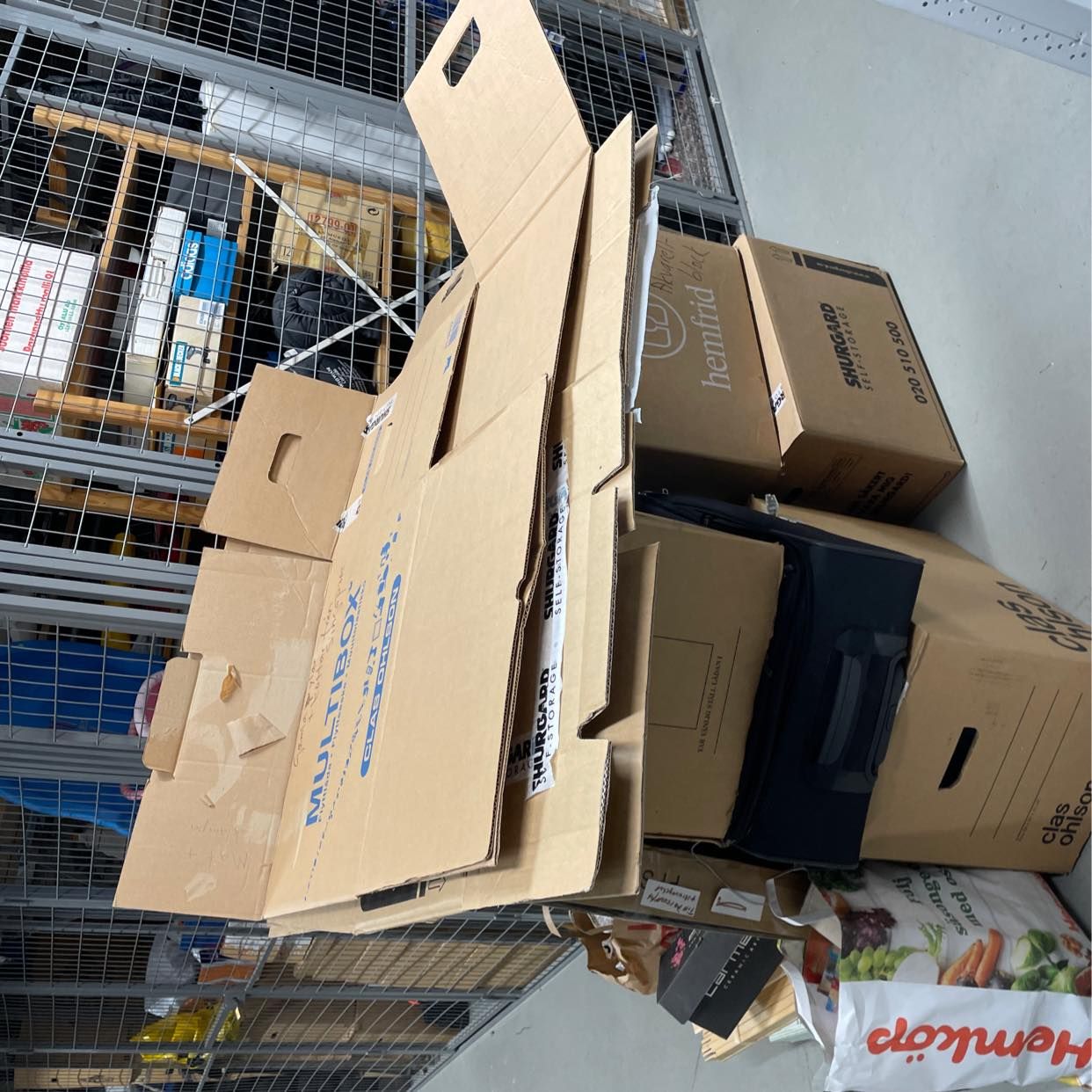 image of Kartonger med diverse - Stockholm