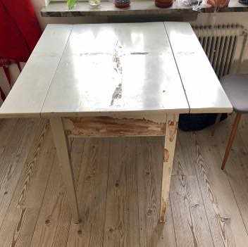 image of Flytta ett litet bord - 