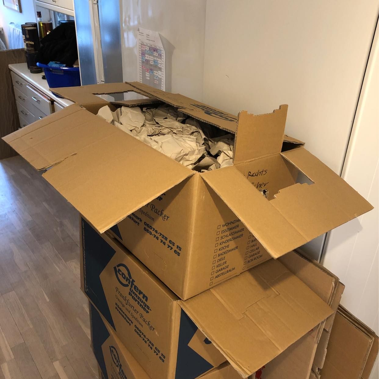 image of Kartonger och papper - Bromma