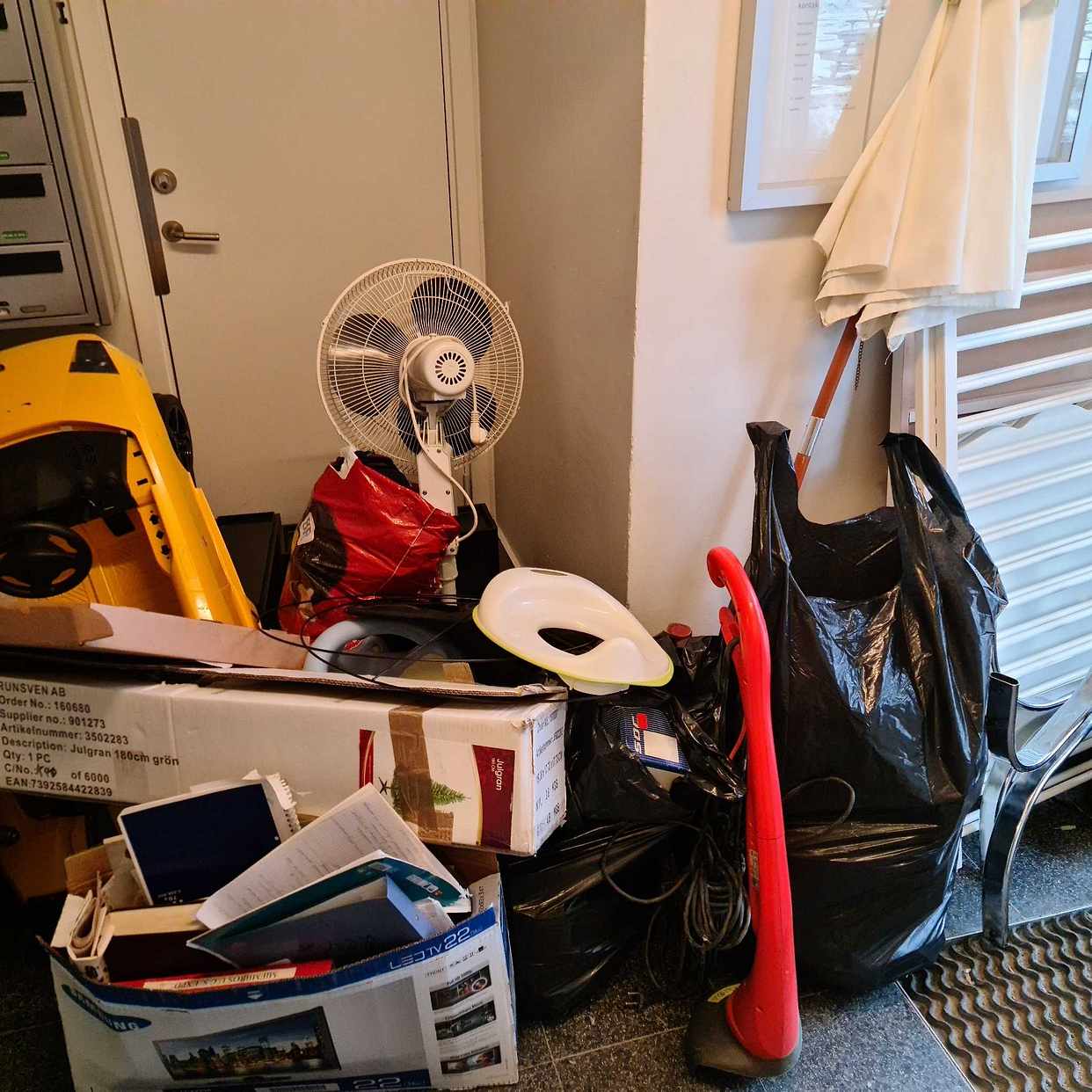 image of Papper möbler, spjälsäng - Västerhaninge