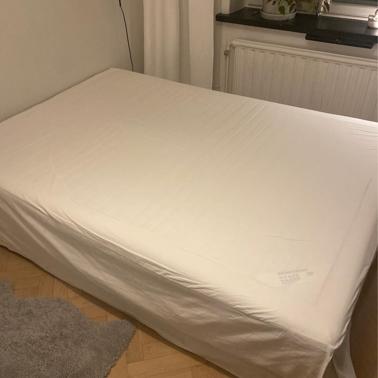 image of 140 cm säng med sängkappa - Stockholm