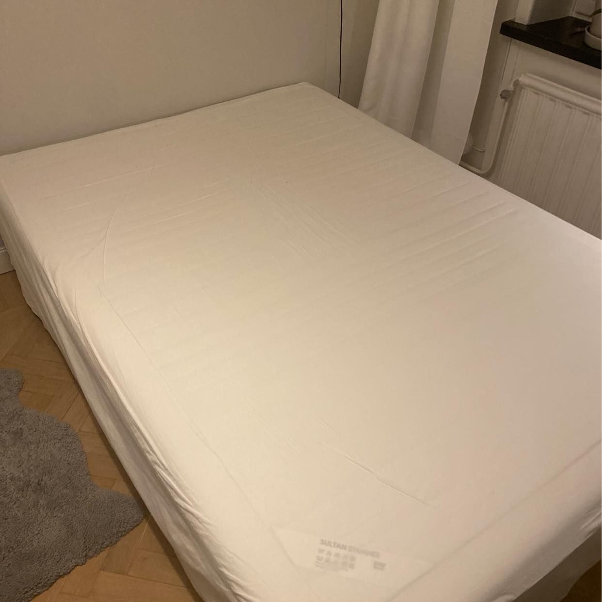 image of 140 cm säng med sängkappa - Stockholm