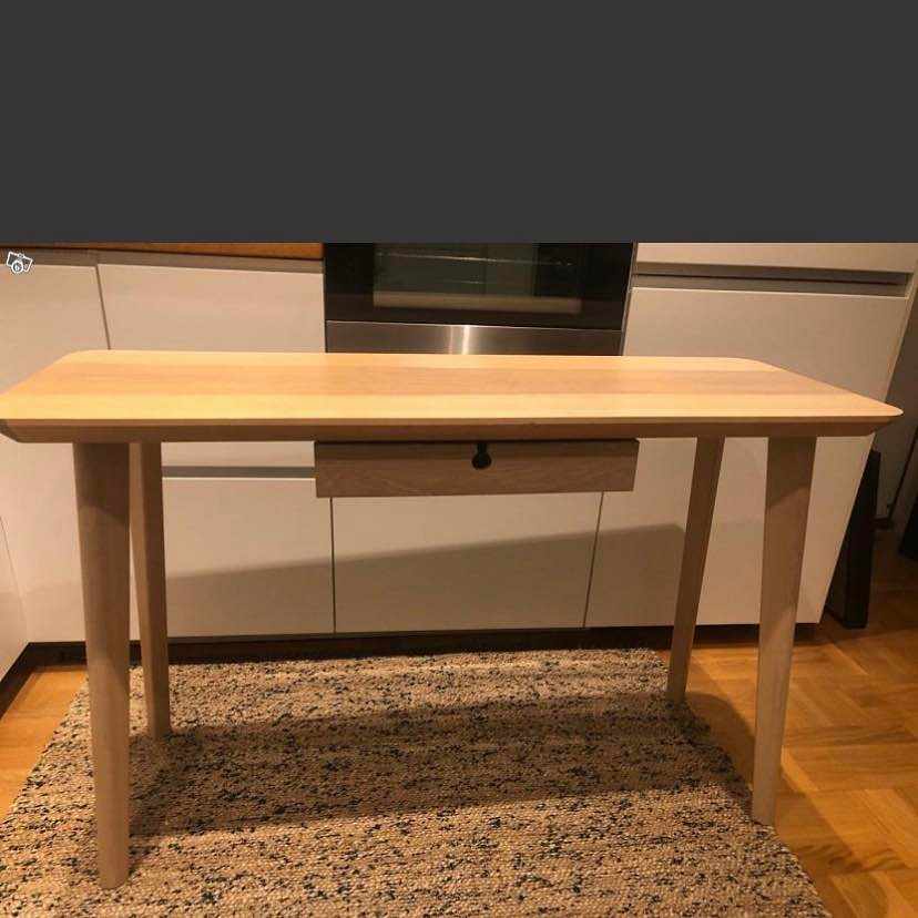 image of Ett nedmonterat skrivbord - 