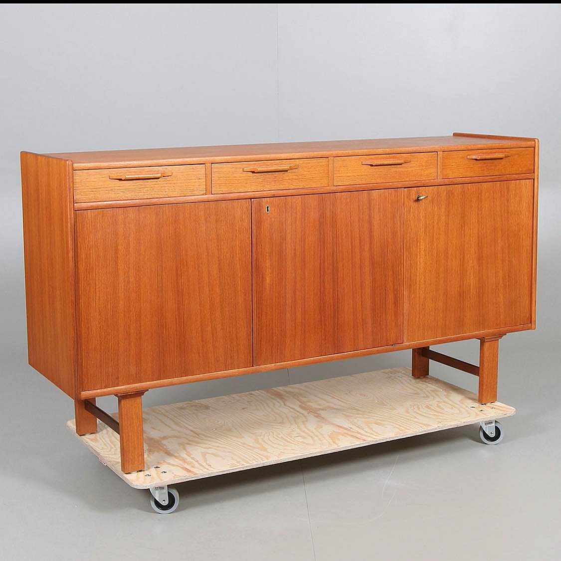 image of Två stycken sideboards - 