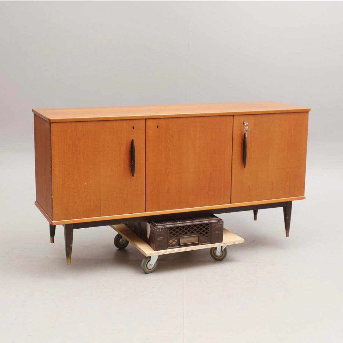 image of Två stycken sideboards - 