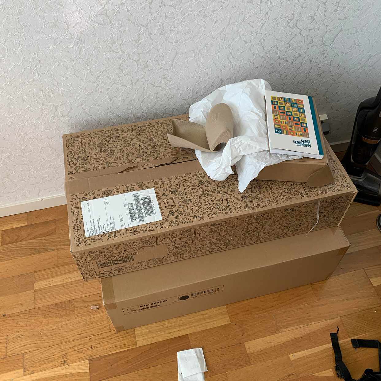 image of Bed and boxes - Huddinge