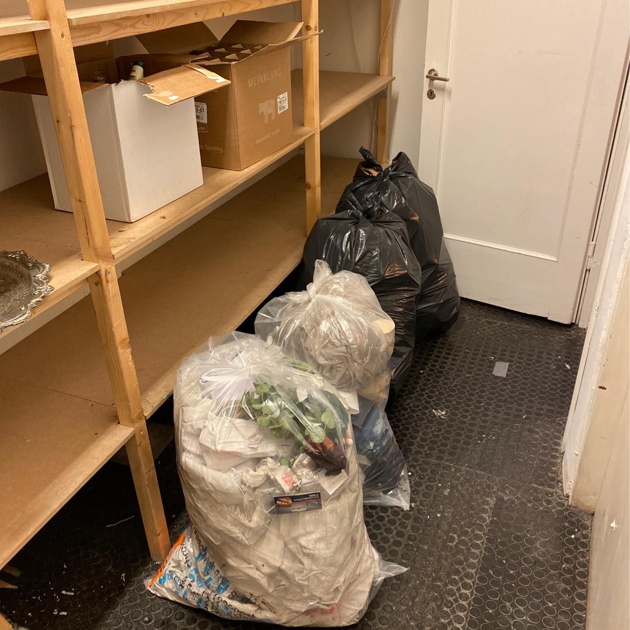 image of Removing general trash - Stockholm