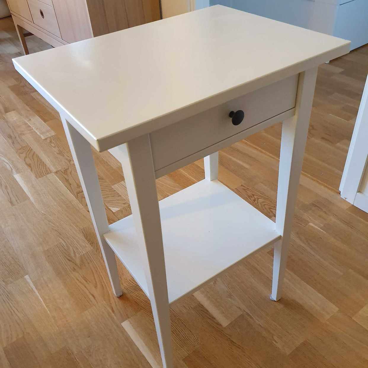 image of Ikea Hemnes
sidobord - Nacka