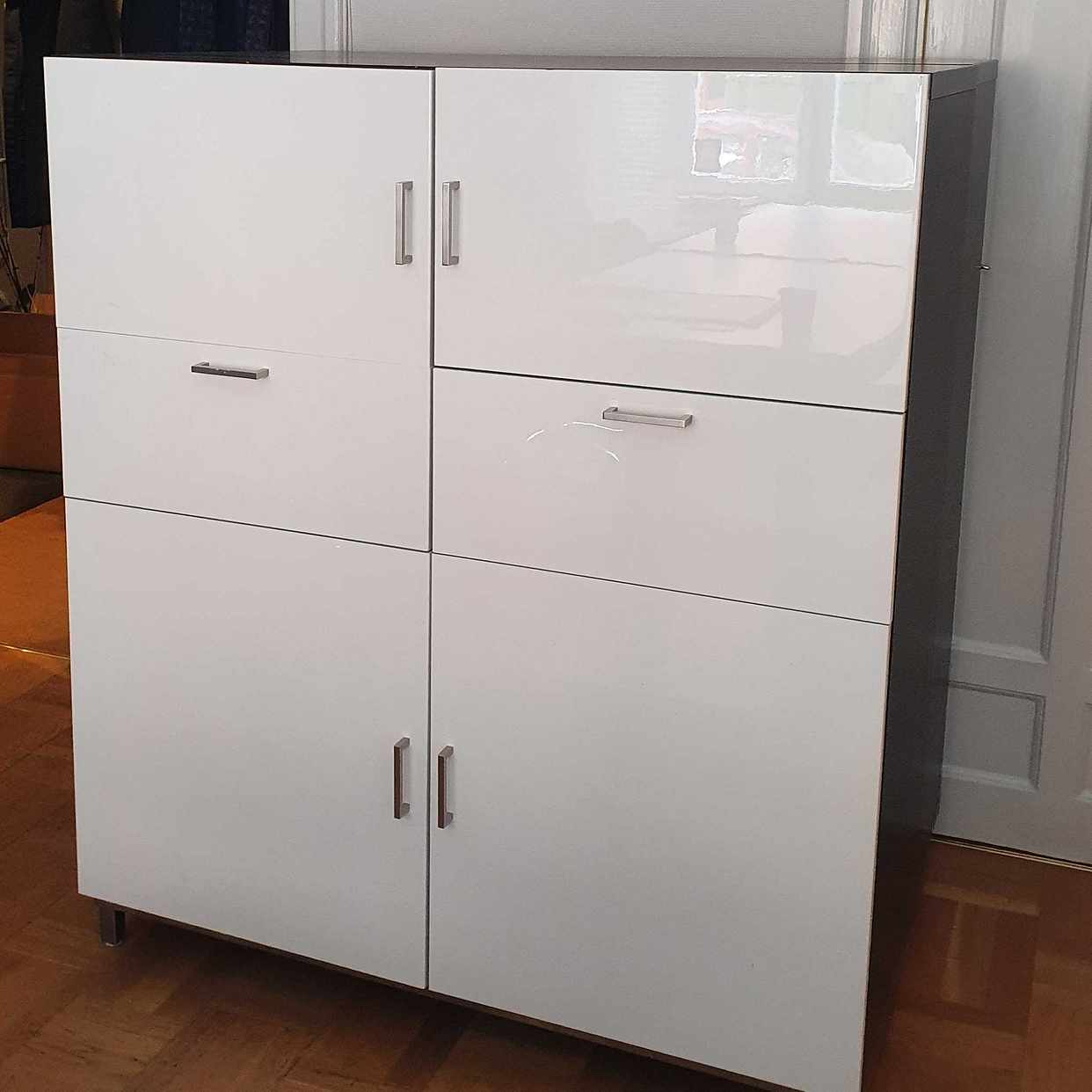 image of 2 st nedmonterade skåp - Stockholm