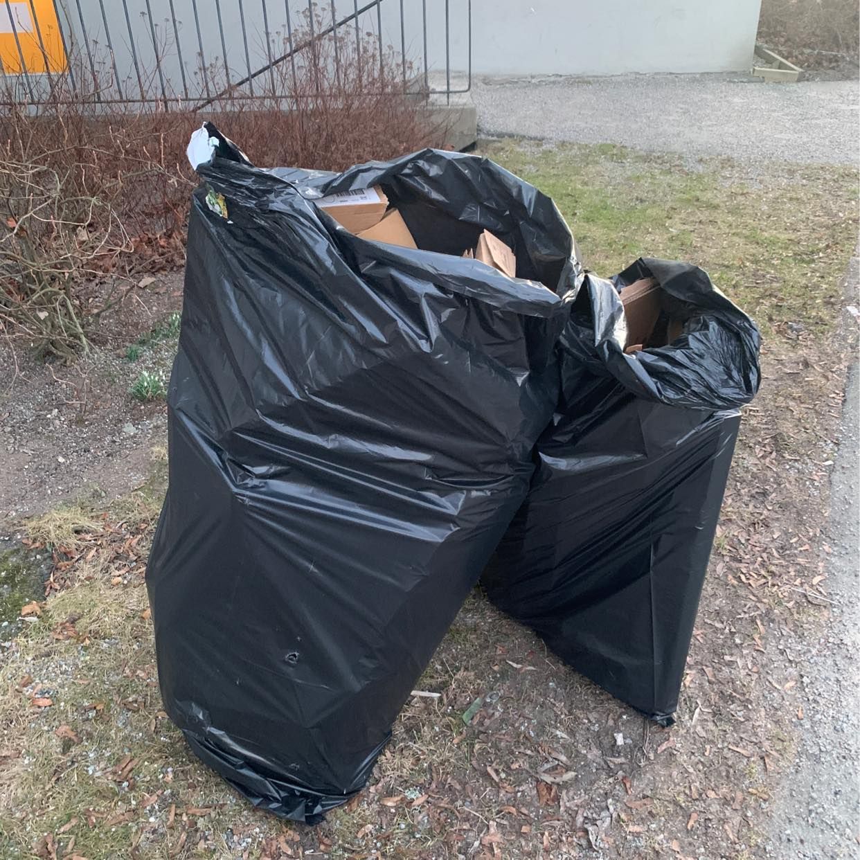 image of Två säckar med wellpapp - Enskede