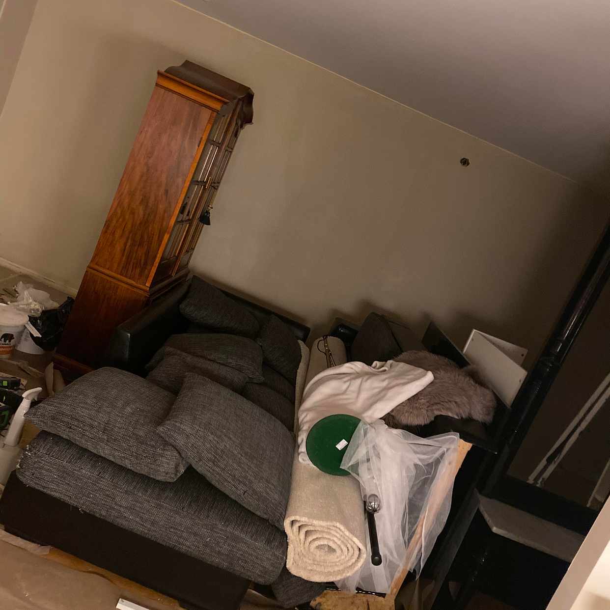 image of Kasta soffa och byrå - Stockholm