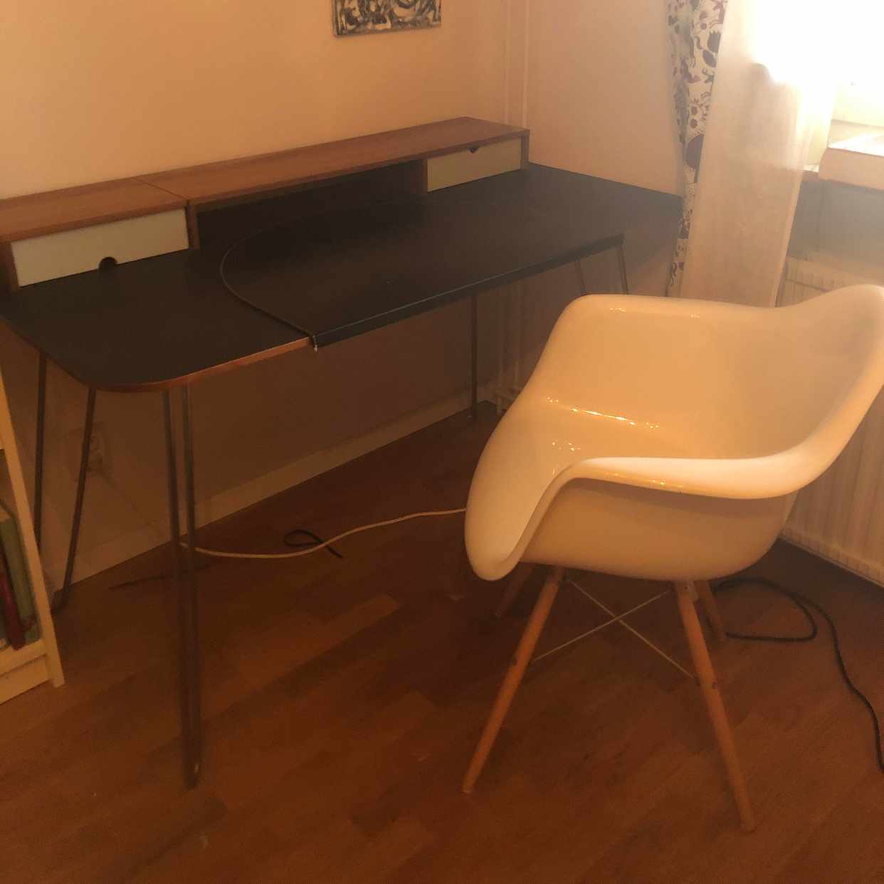 image of Desk and chair - 