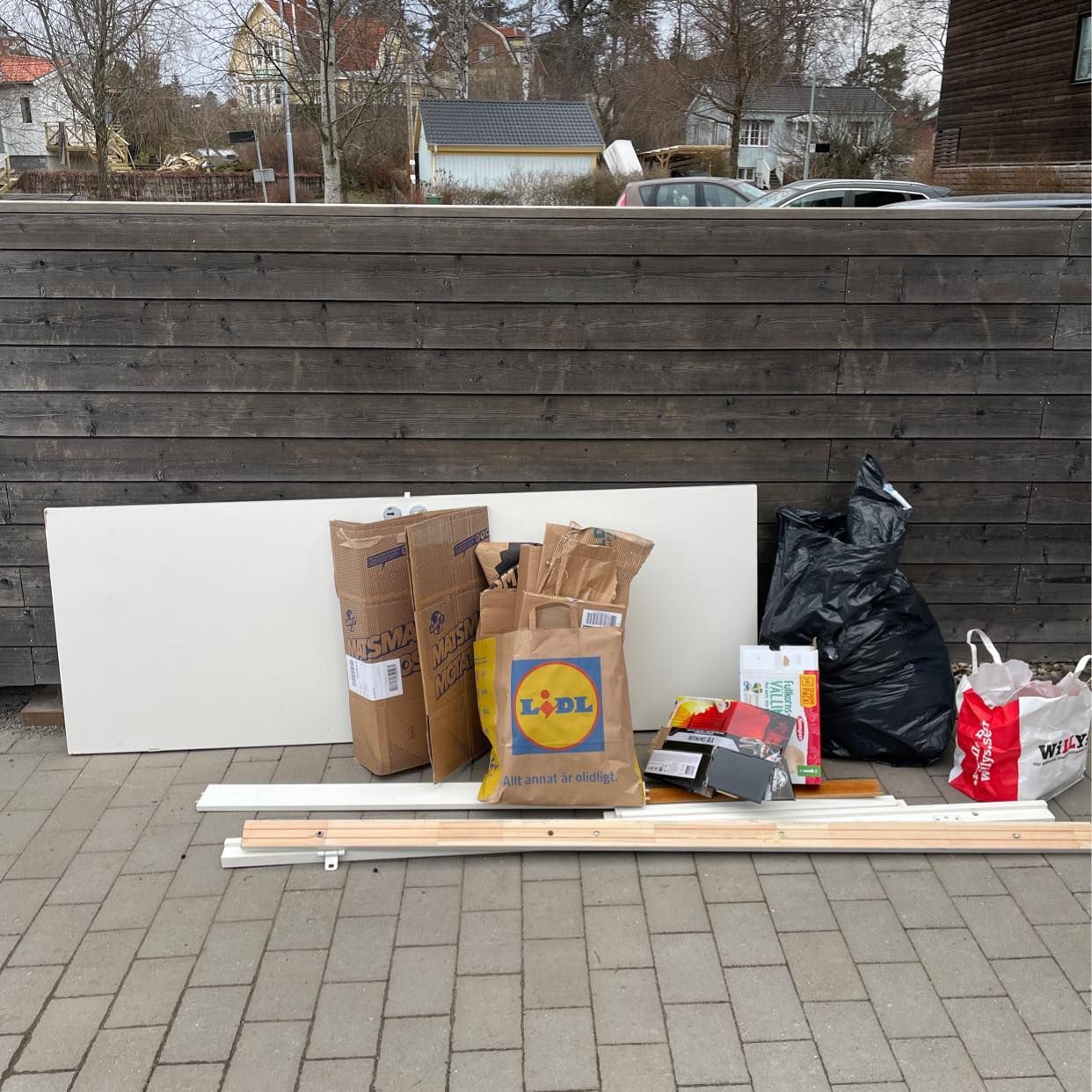 image of Dörr och blandat skräp - Huddinge
