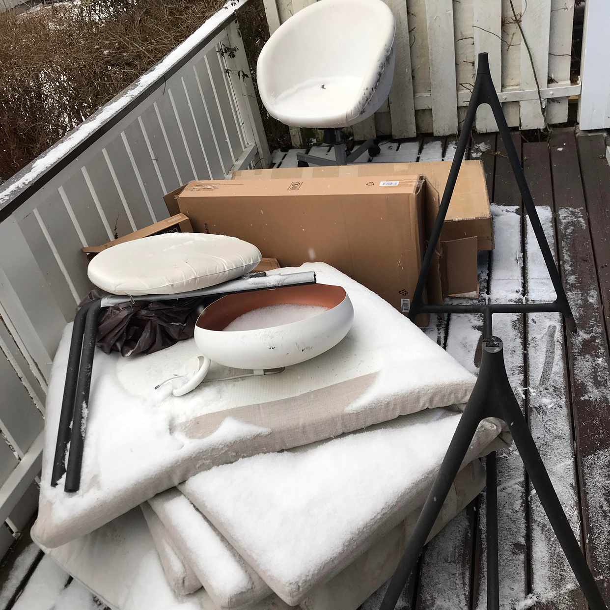 image of Skräp som ska kastas - Järfälla