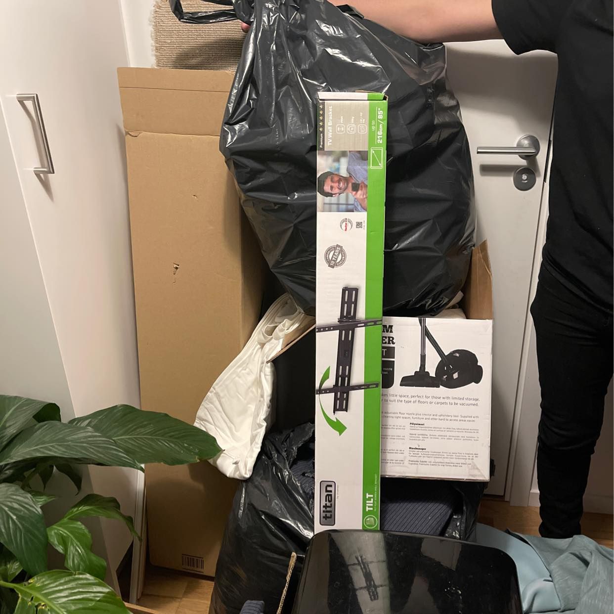 image of Clothes,carpet, boxes - Kungsängen