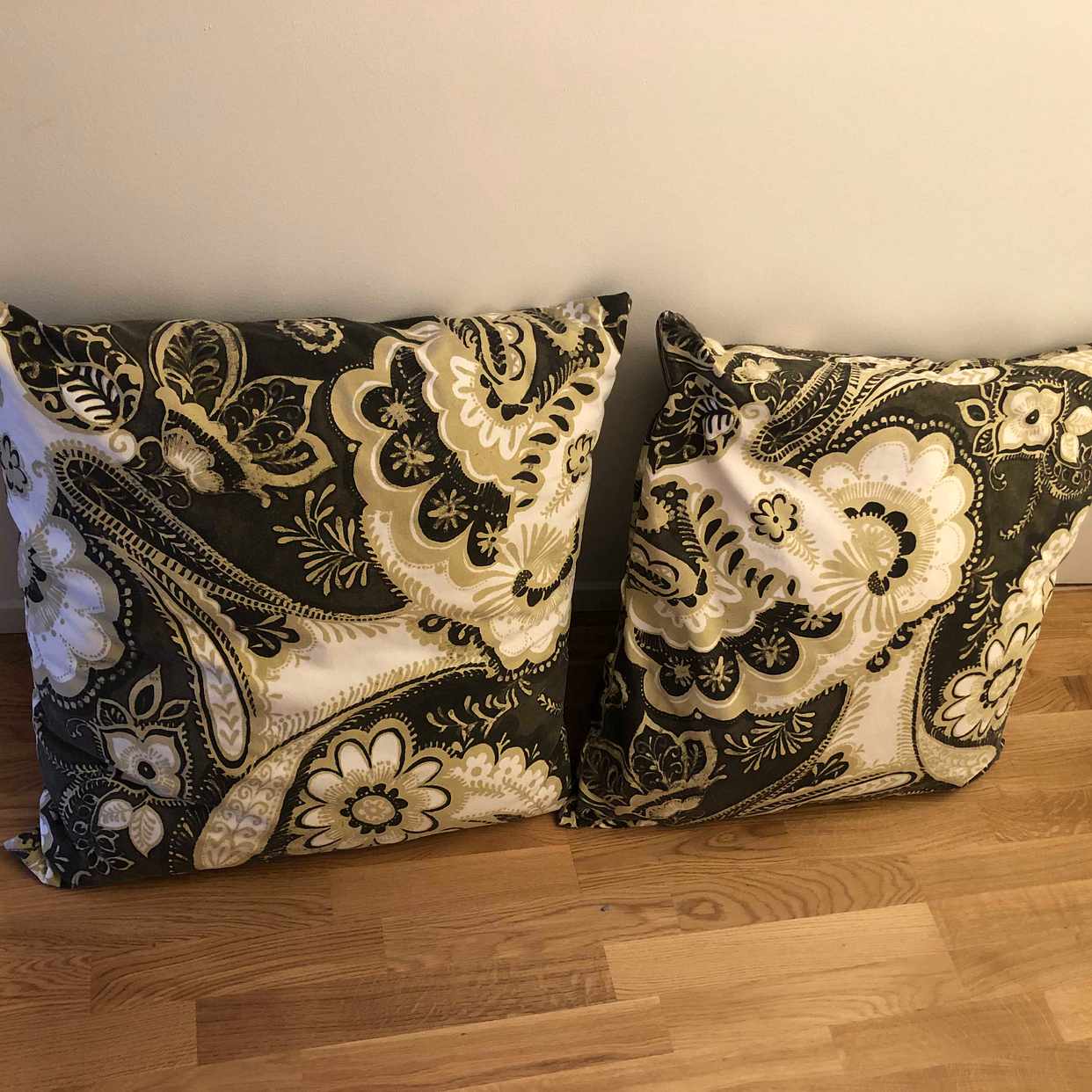 image of Stora sittkuddar 60x60cm - Stockholm City