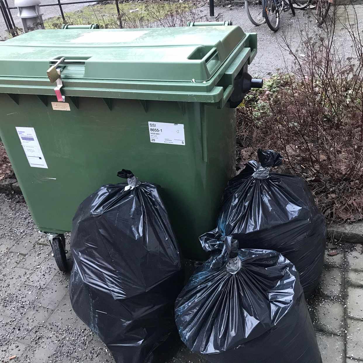 image of Sopsäckar och kartonger - Hägersten