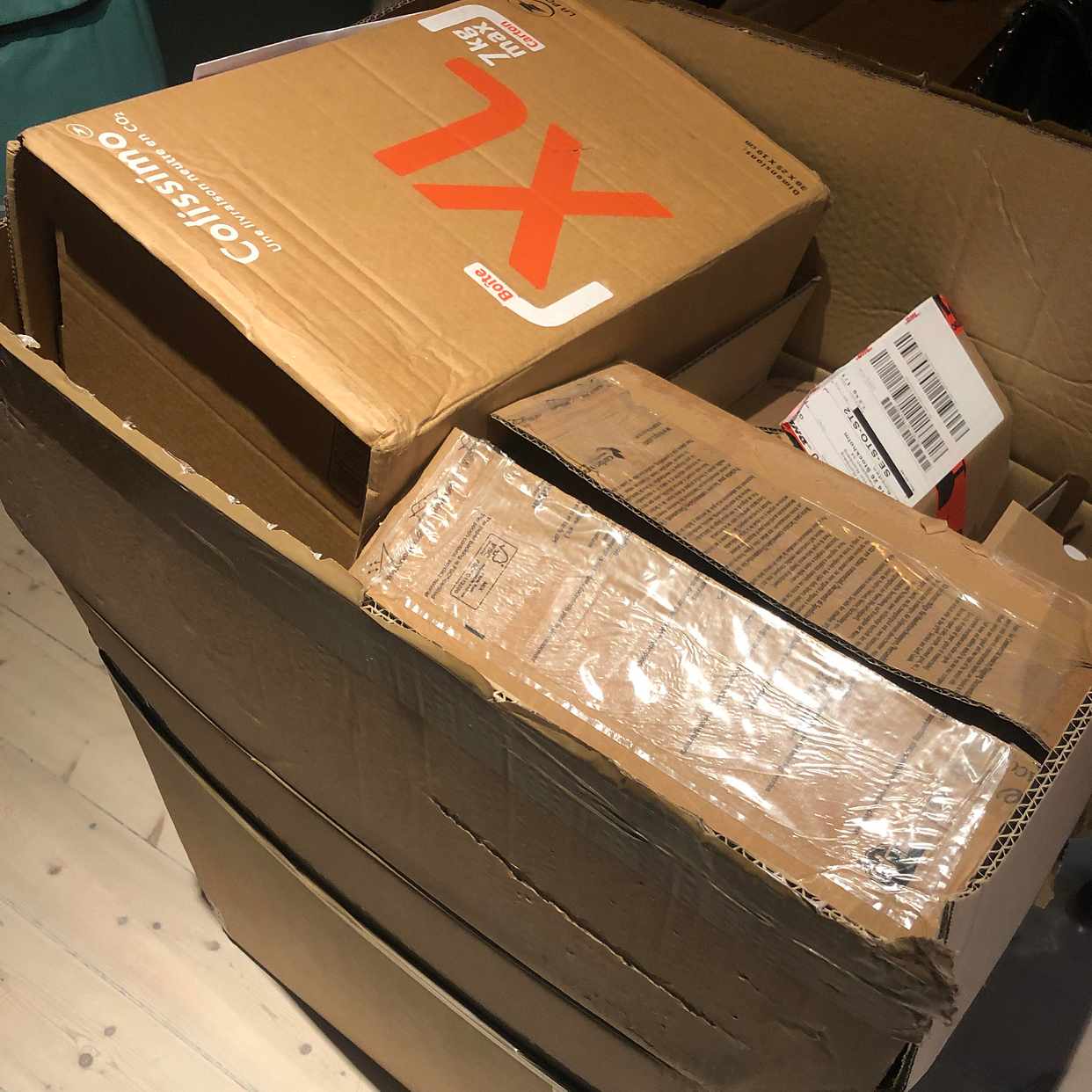 image of Boxes & glasses - Stockholm