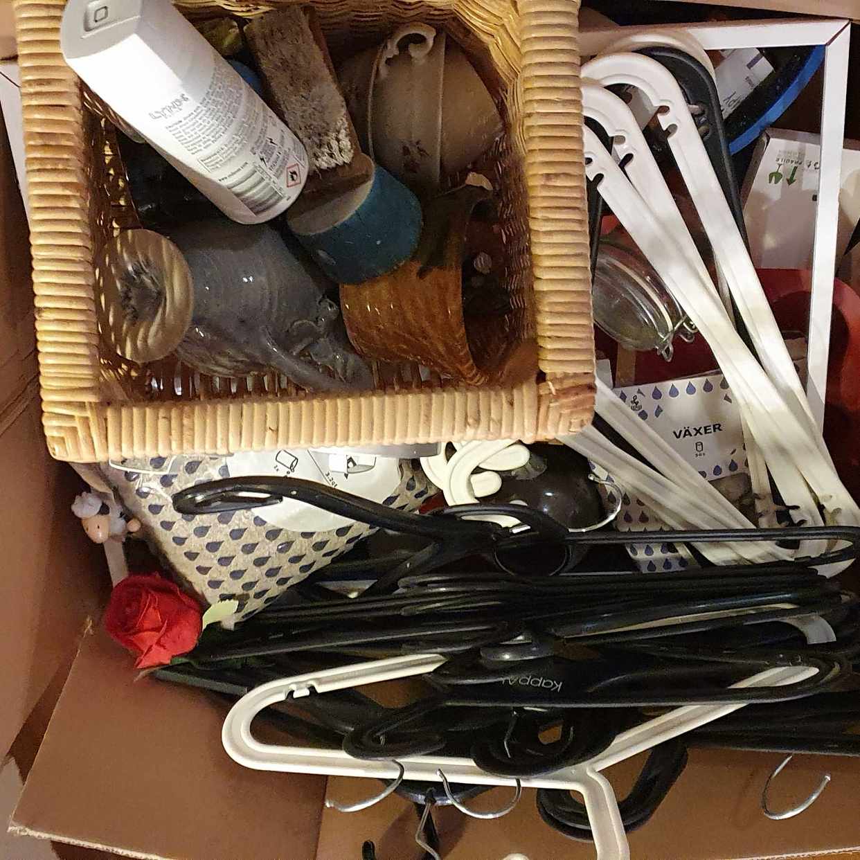 image of 2 boxes full of old thing - Kista