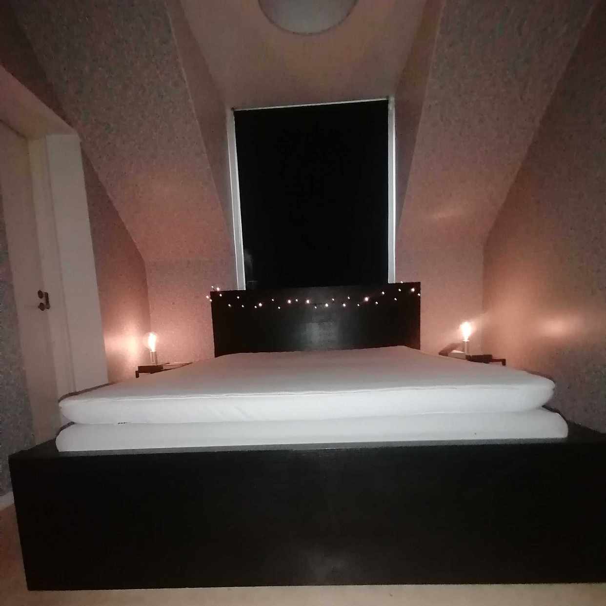 image of 140 säng med 160 sängram - Malmö