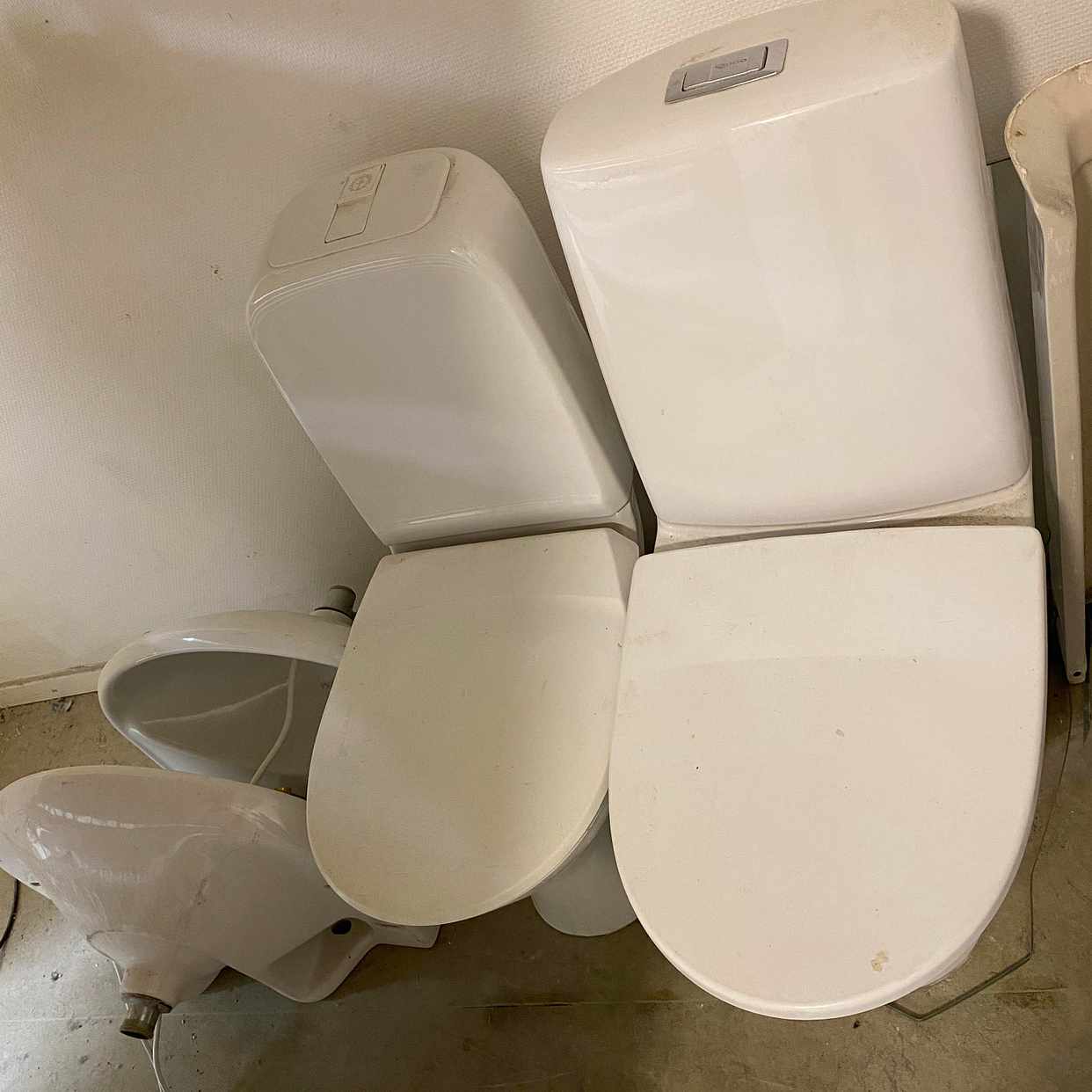 image of 2 WC-stolar, 2 handfat - Rosersberg
