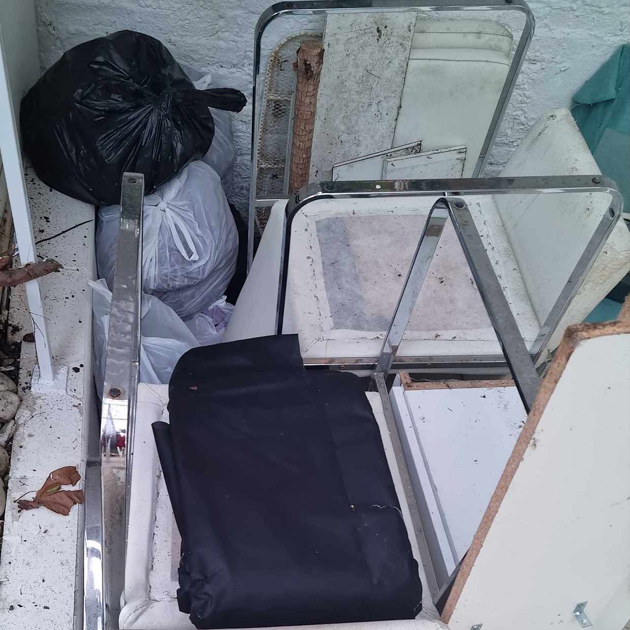image of Garden waste & 4 chairs - London