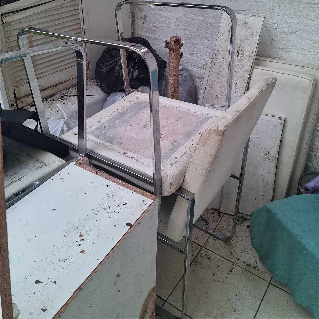 image of Garden waste & 4 chairs - London