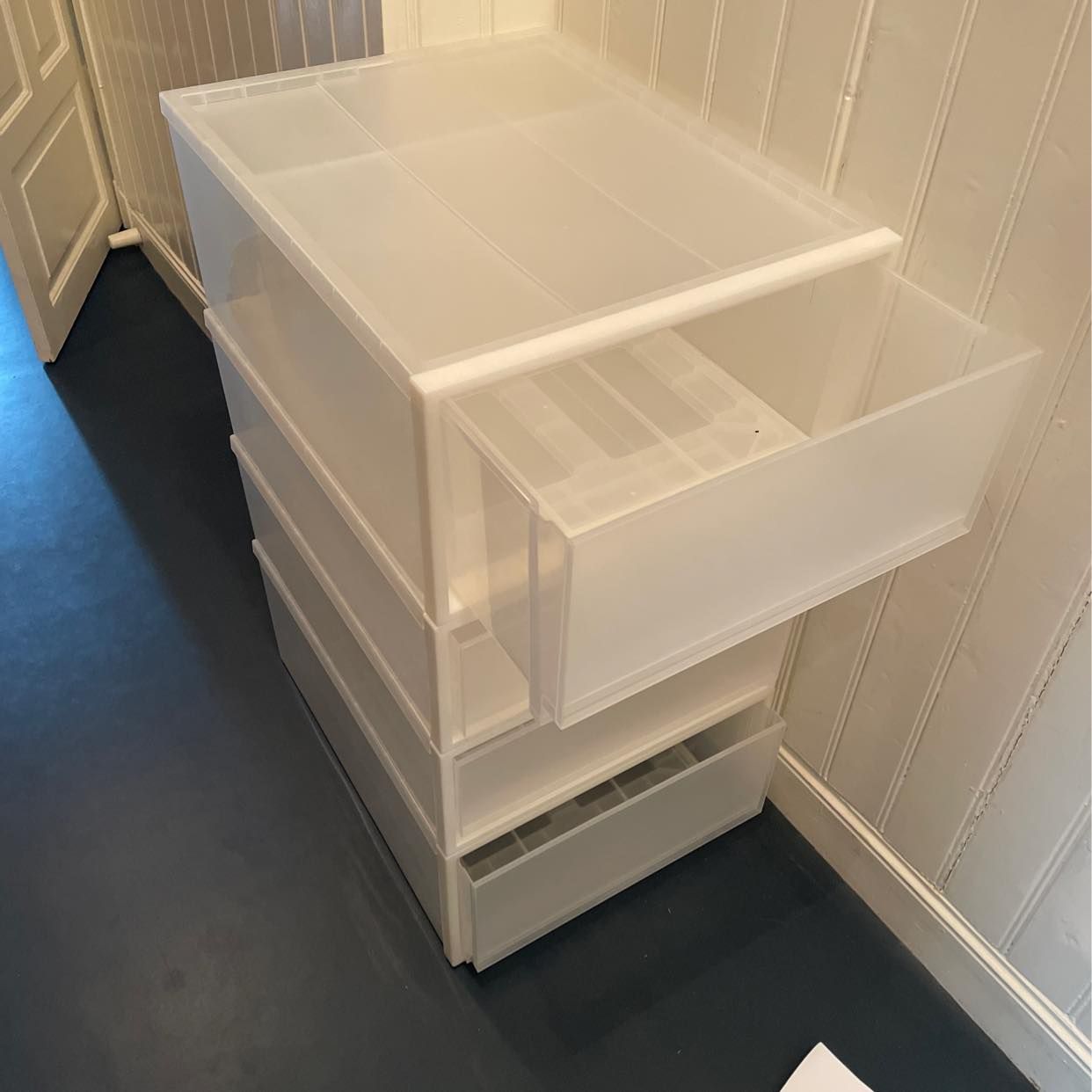 image of 2x3m carpet & 4 boxes - Stockholm