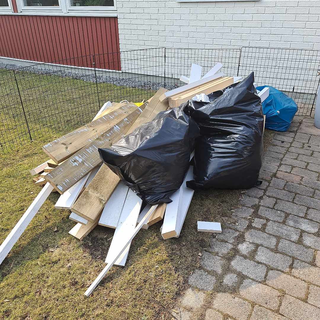 image of Bygg skräp trä - Täby