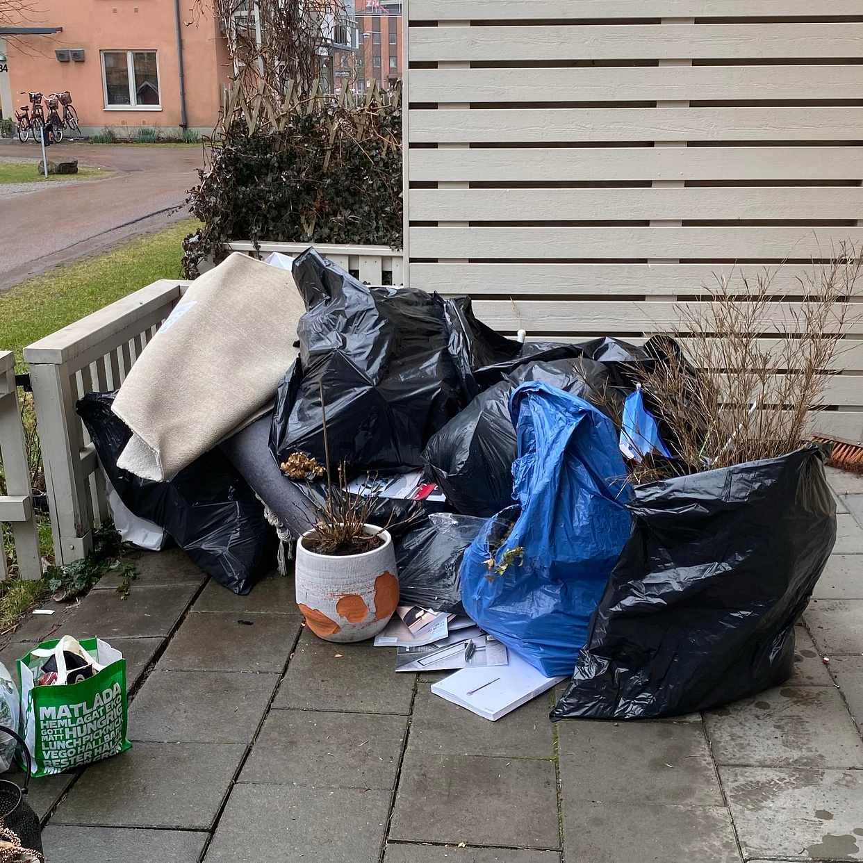 image of Slänga skräp - Spånga