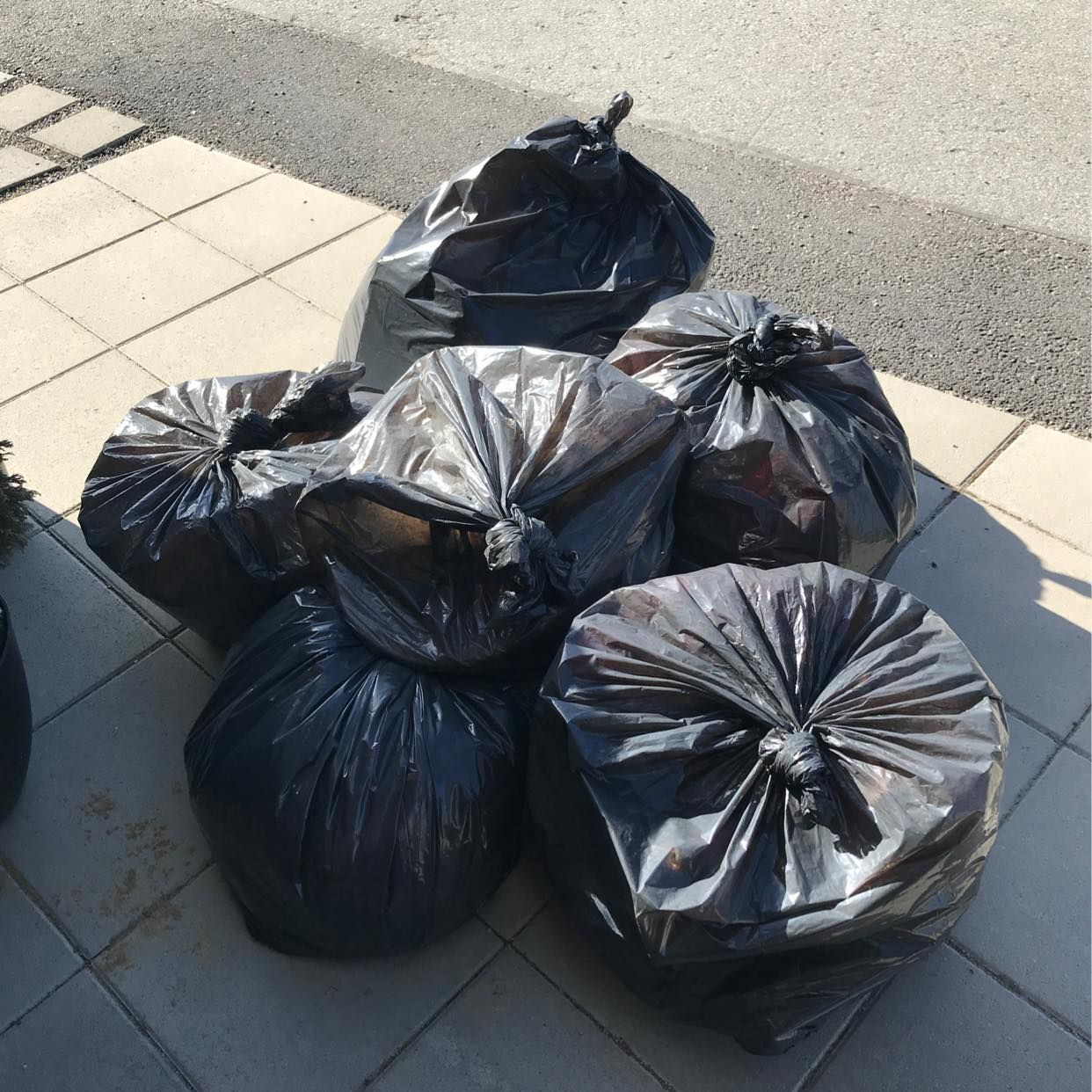 image of Säckar med brännbart - Upplands Väsby