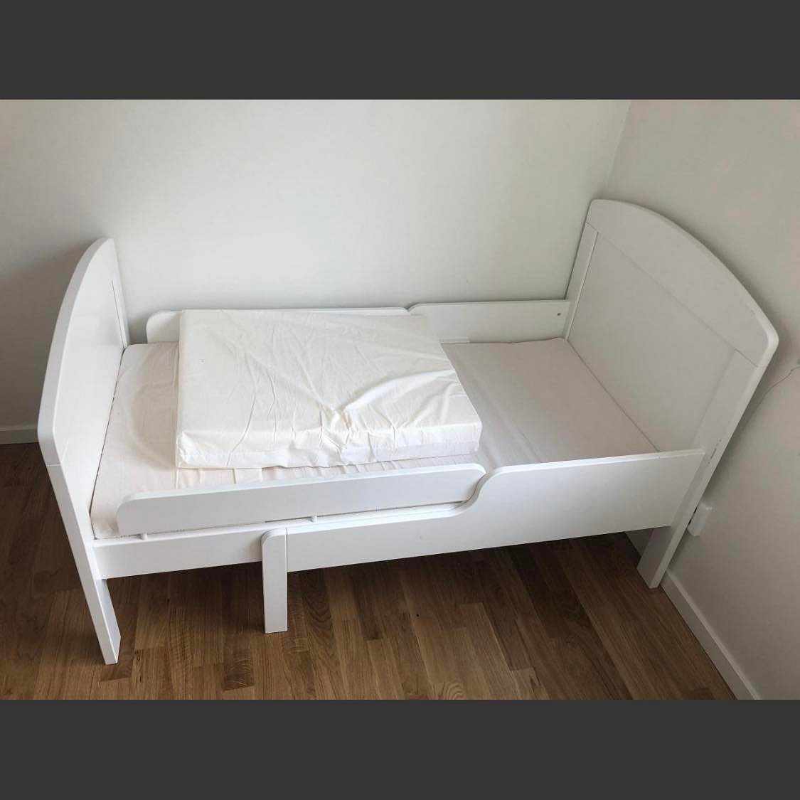 image of En växasäng med madrass - 