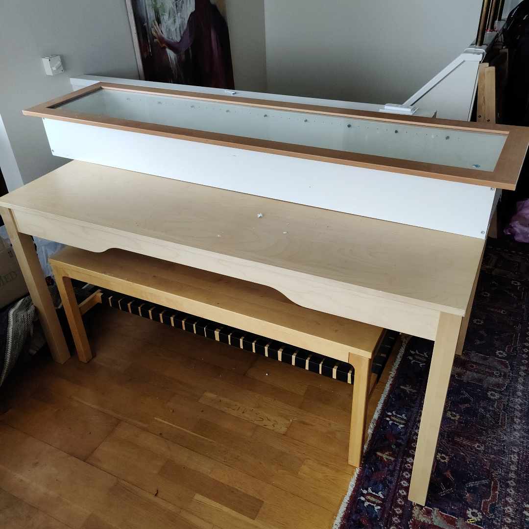 image of Säng, 2 bord och skåp - Enskededalen