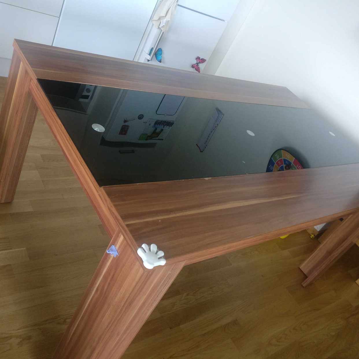 image of Matbord med två stolar. - Lomma