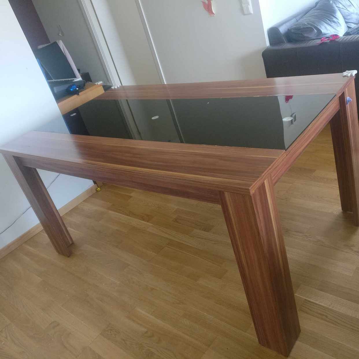 image of Matbord med två stolar. - Lomma