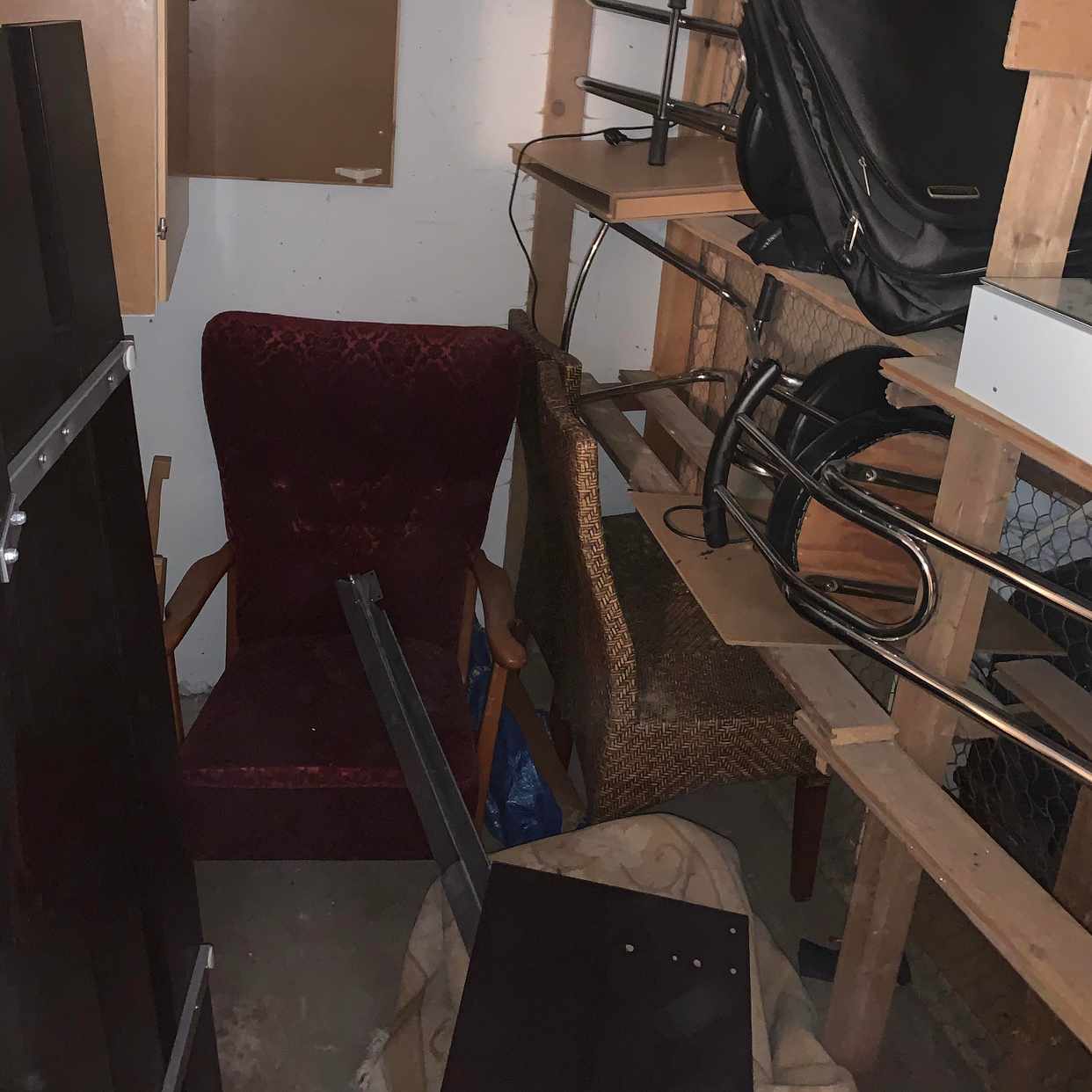 image of Kartonger sopsäckar möble - Spånga
