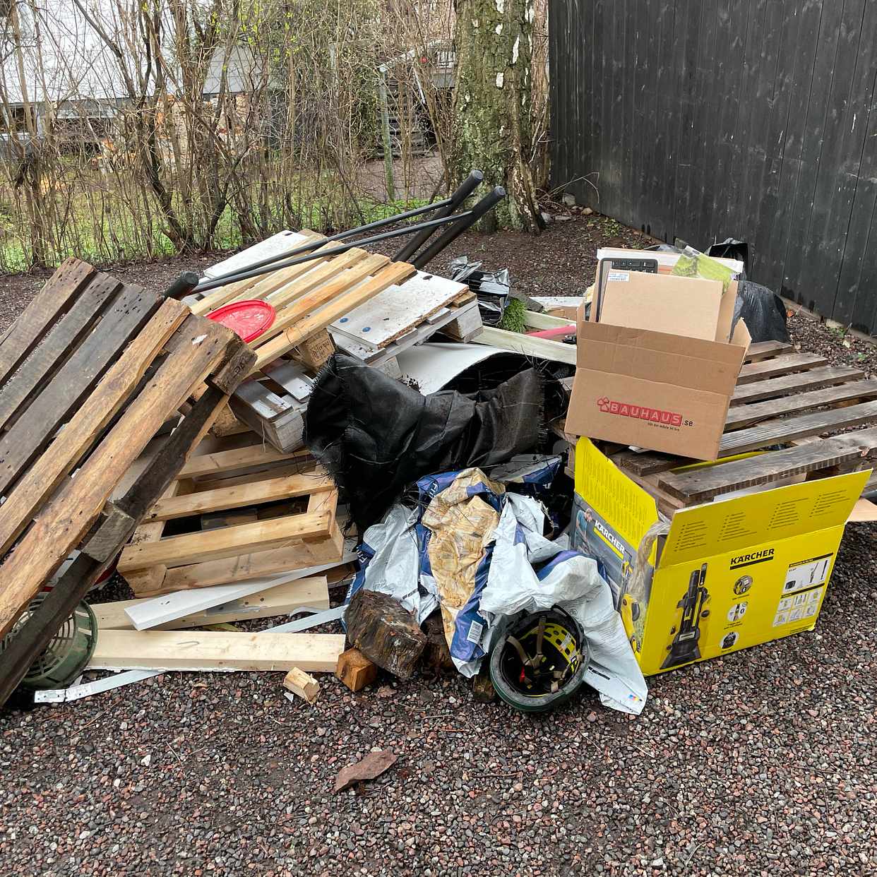 image of Diverse till återvinning - Bromma