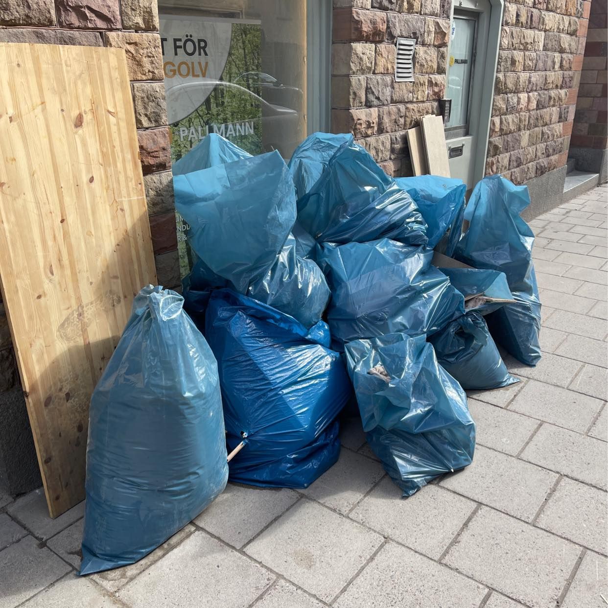 image of Trä,plast,damm - Stockholm